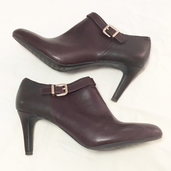 ANTONIO MELANI Shoes - Antonio Melani Brown Leather Ankle Booties SZ 9.5